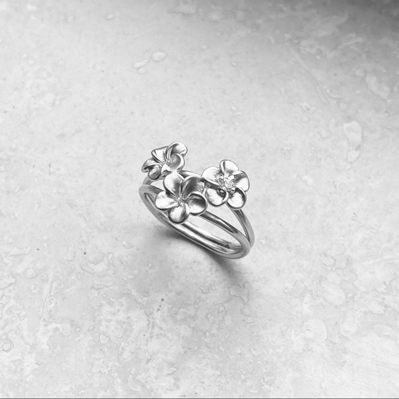 Sterling Silver Satin Plumeria Ring with One CZ, Hawaii Flowers, Floral Jewelry - Picture 2 of 8